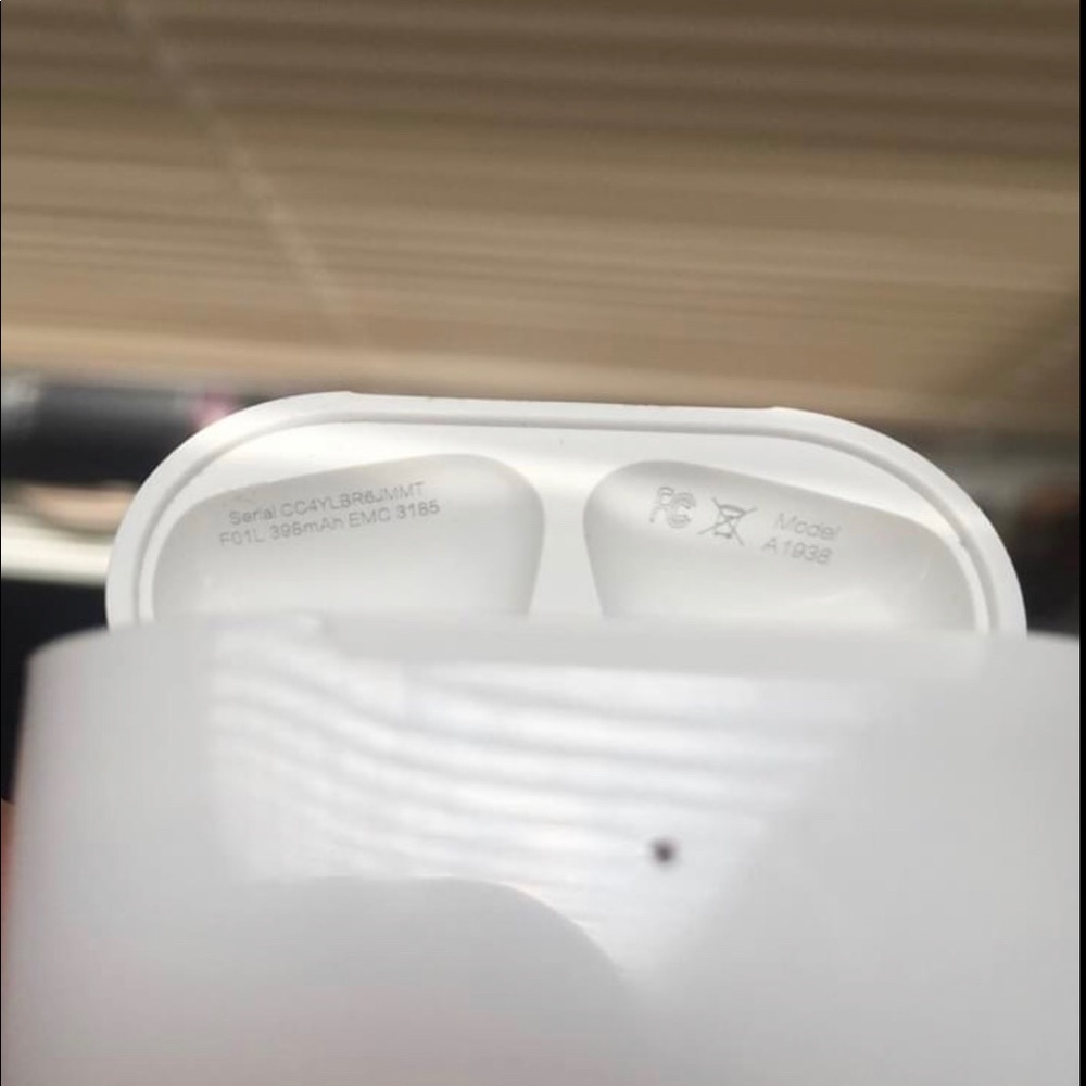 Apple AirPods - Picture 5 of 7